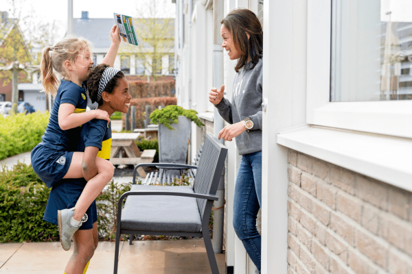 Lotenverkopers op pad tijdens de Grote Clubactie. Hét alternatief voor sponsors zoeken.